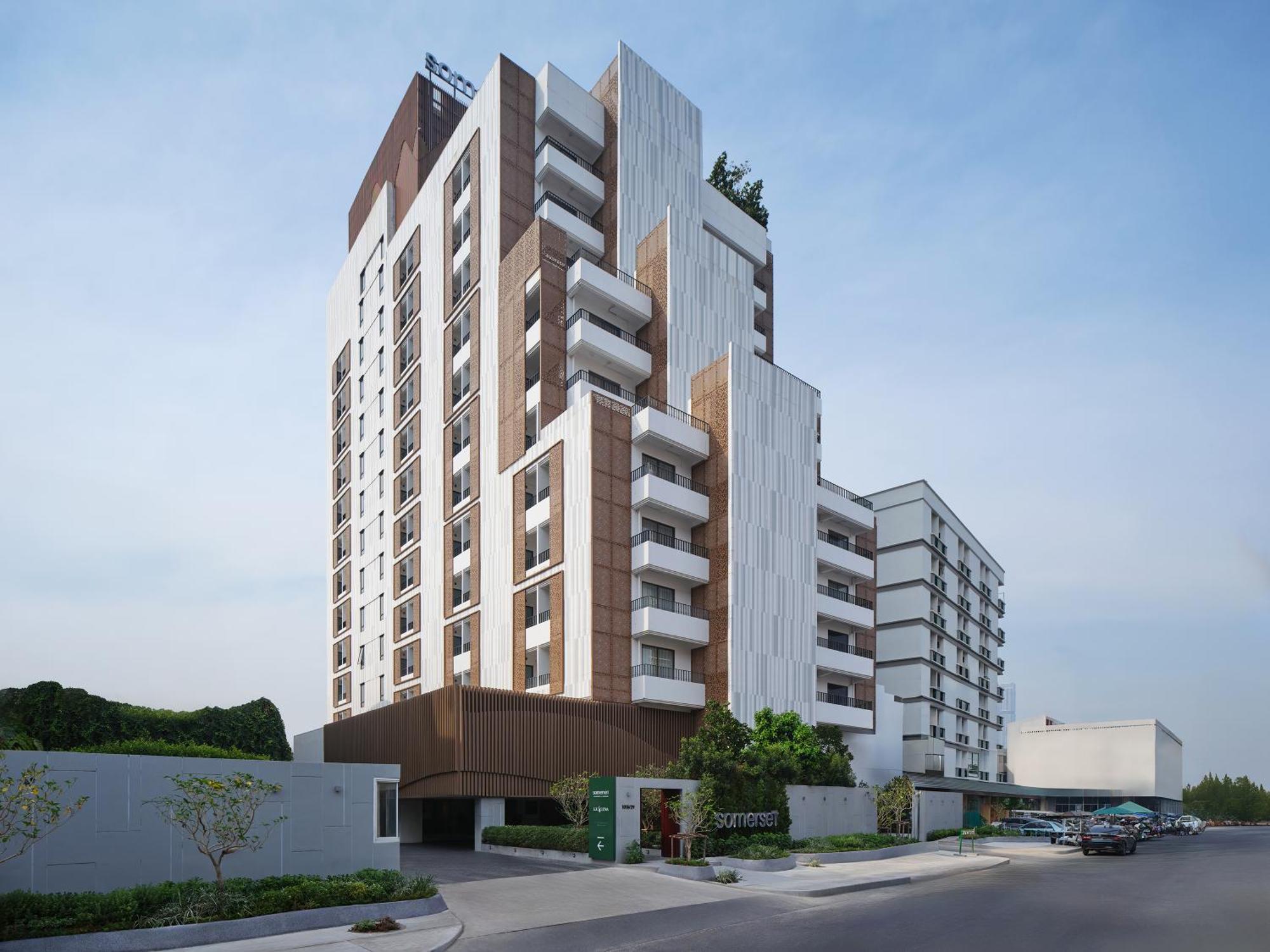 Somerset Sukhumvit 71 Банкок Екстериор снимка
